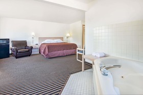 Super 8 by Wyndham Humboldt