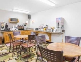 Super 8 by Wyndham Independence