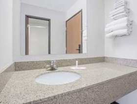 Super 8 by Wyndham Independence