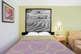 Super 8 by Wyndham Independence