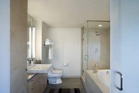 hotelVetro - Tapestry Collection by Hilton