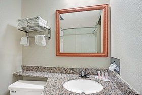 Travelodge by Wyndham Iowa City