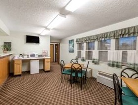 Rodeway Inn near I-35 Lamoni