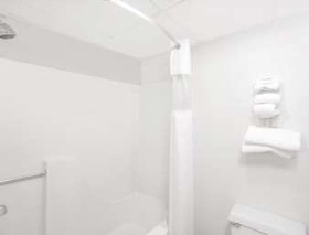 Rodeway Inn near I-35 Lamoni