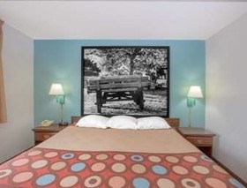 Rodeway Inn near I-35 Lamoni