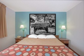 Rodeway Inn near I-35 Lamoni