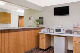 Rodeway Inn near I-35 Lamoni