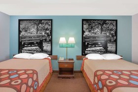 Rodeway Inn near I-35 Lamoni