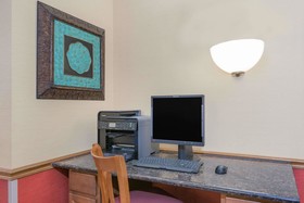 Super 8 by Wyndham Marshalltown