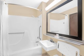 Super 8 by Wyndham Marshalltown