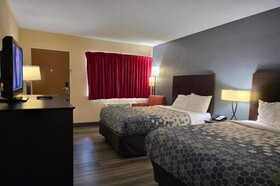 Econo Lodge Inn & Suites