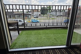 Econo Lodge Inn & Suites