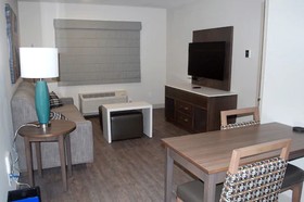 Spring Lake Townhomes And Suites