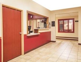 Super 8 by Wyndham Mason City