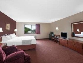 Super 8 by Wyndham Mason City