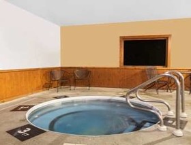 Super 8 by Wyndham Mason City