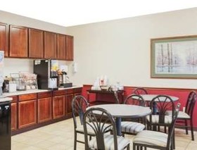 Super 8 by Wyndham Mason City