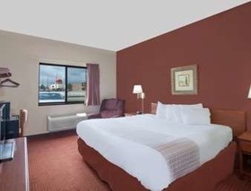 Super 8 by Wyndham Mason City