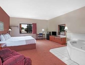 Super 8 by Wyndham Mason City