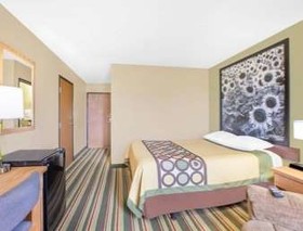 Super 8 by Wyndham Mt Pleasant