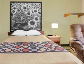 Super 8 by Wyndham Mt Pleasant