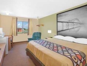 Super 8 by Wyndham Mt Pleasant