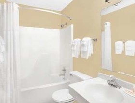 Super 8 by Wyndham Mt Pleasant