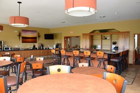 Cobblestone Inn & Suites - Newton, IA