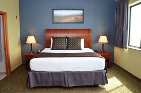 Cobblestone Inn & Suites - Newton, IA