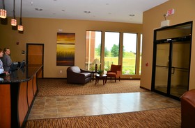 Cobblestone Inn & Suites - Newton, IA