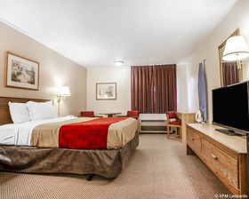 Econo Lodge Inn & Suites