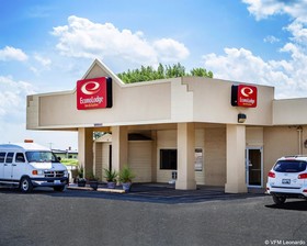 Econo Lodge Inn & Suites