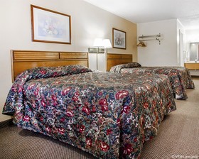 Econo Lodge Inn & Suites