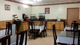 Econo Lodge Inn & Suites