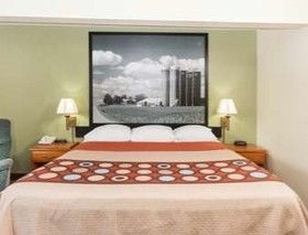 Super 8 by Wyndham Newton