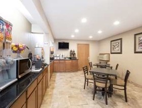 Super 8 by Wyndham Newton