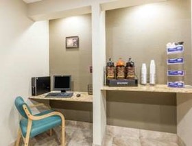 Super 8 by Wyndham Newton