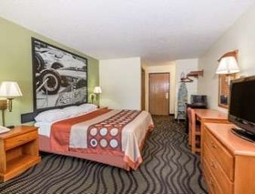 Super 8 by Wyndham Newton