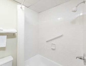 Super 8 by Wyndham Newton