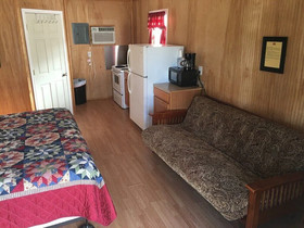 Whispering Creek Lodging & RV Resort