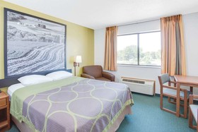 Super 8 by Wyndham Oelwein