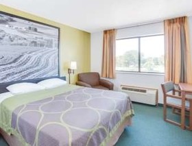 Super 8 by Wyndham Oelwein