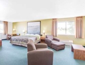 Super 8 by Wyndham Oelwein