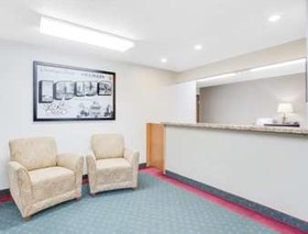 Super 8 by Wyndham Oelwein