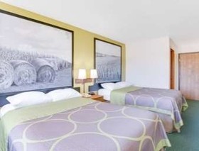 Super 8 by Wyndham Oelwein