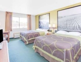 Super 8 by Wyndham Oelwein