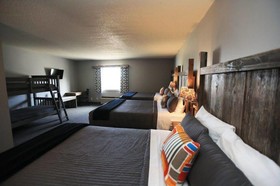 Vintage Block Inn & Suites