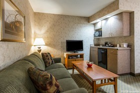 EverSpring Inn & Suites