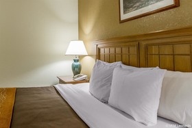 EverSpring Inn & Suites