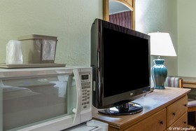 EverSpring Inn & Suites